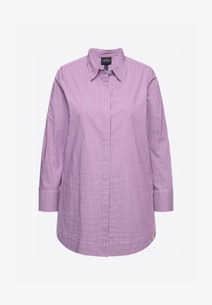 Gestreiftes Hemd in Helllila und Weiß, mit langen Ärmeln, einem Kragen und einem geschwungenen Saum. Aus weichem Baumwollstoff gefertigt.