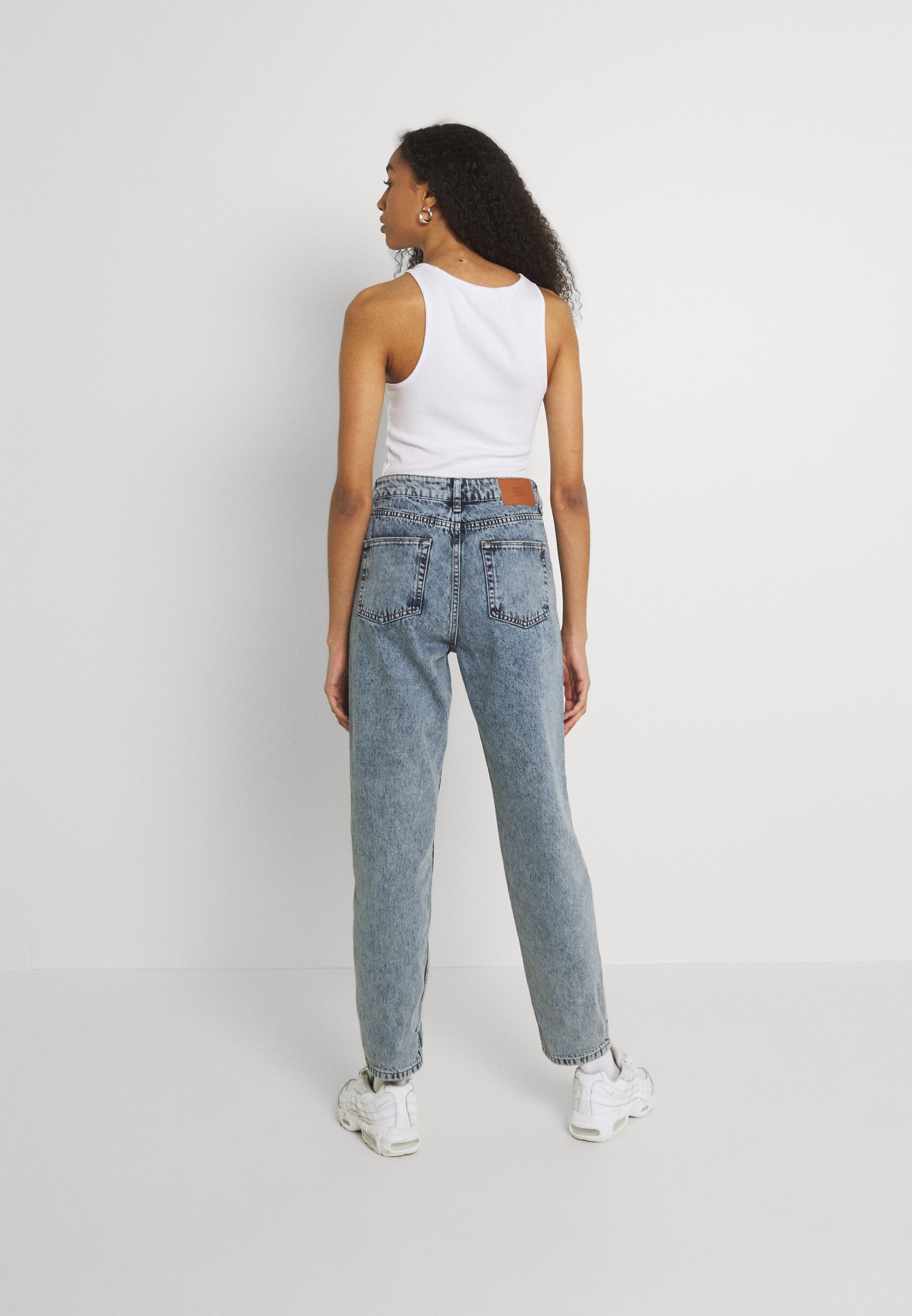 BDG Urban Outfitters MOM - Tiesaus 