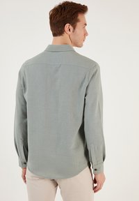 Buratti REGULAR FIT - Camisa - mint