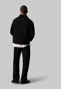 Calvin Klein Jeans Lahka jakna - black pinstripe