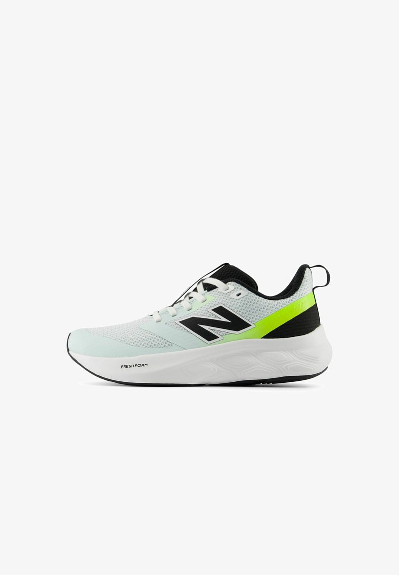 Chaussure de course légère avec une tige en mesh vert menthe, des accents noirs et une bande vert néon. Dispose d'une semelle blanche coussinée avec un design texturé.