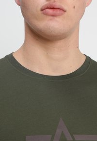 Alpha Industries Print T-shirt - dark green