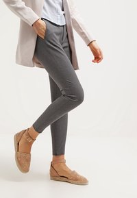 Selected Femme Tygbyxor - grey