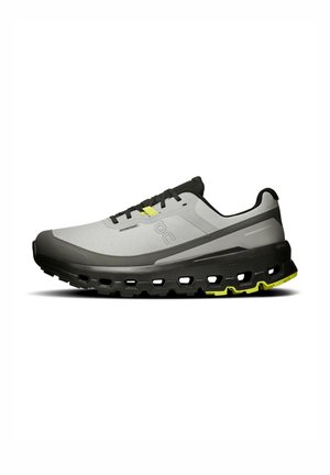 Chaussure imperméable grise avec des accents noirs, dotée d'un dessus texturé, d'une semelle épaisse et rembourrée, et de détails jaunes vifs sur la semelle extérieure.