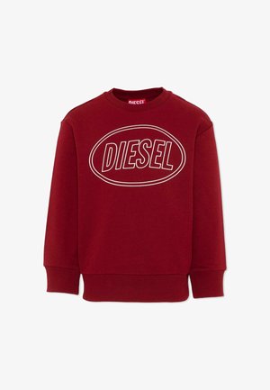 Czerwona bluza z długim rękawem z prążkowanymi mankietami i ściągaczem, z dużym białym owalnym logo ze słowem "DIESEL" na środku.