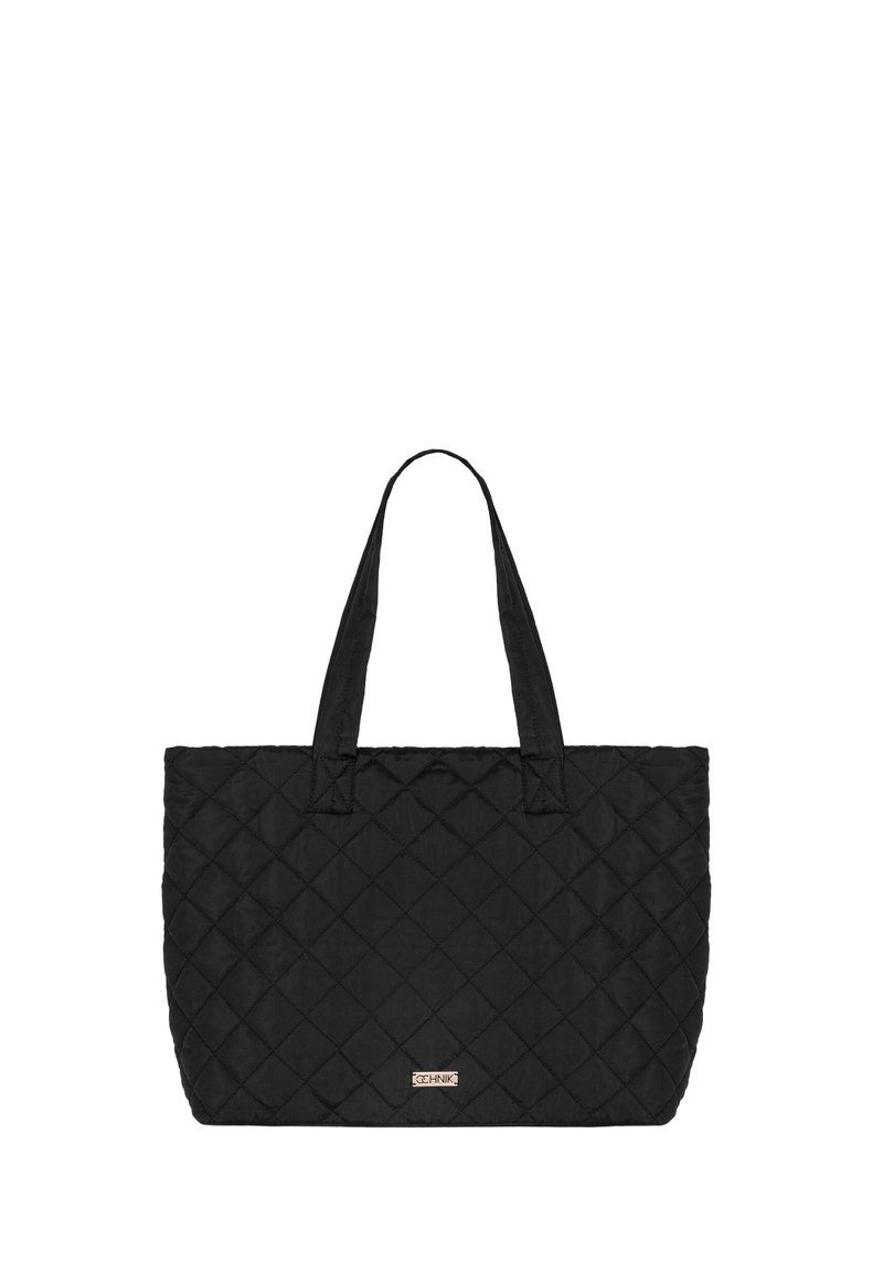 Czarna pikowana torba na ramię z dwoma paskami na ramię i małą beżową metką marki na środku przodu.