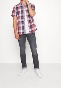 Tommy Hilfiger Vaqueros rectos - black denim