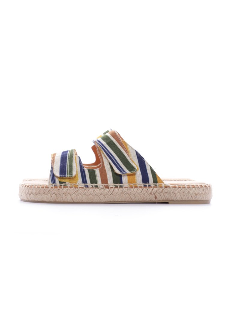 Sandalo espadrilles a righe con tessuto multicolore dalle strisce verdi, blu, arancioni e gialle, suola in juta e cinturini regolabili.
