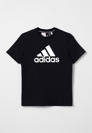Zwarte katoenen T-shirt met korte mouwen en een ronde hals. Kenmerkt zich door een groot wit Adidas-logo op de voorkant. Soepele textuur.