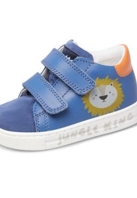 Sneaker per bambini blu in pelle con due strappi in Velcro, dotata di una grafica di un leone e la scritta "Jungle King" sul lato, suola in gomma bianca.