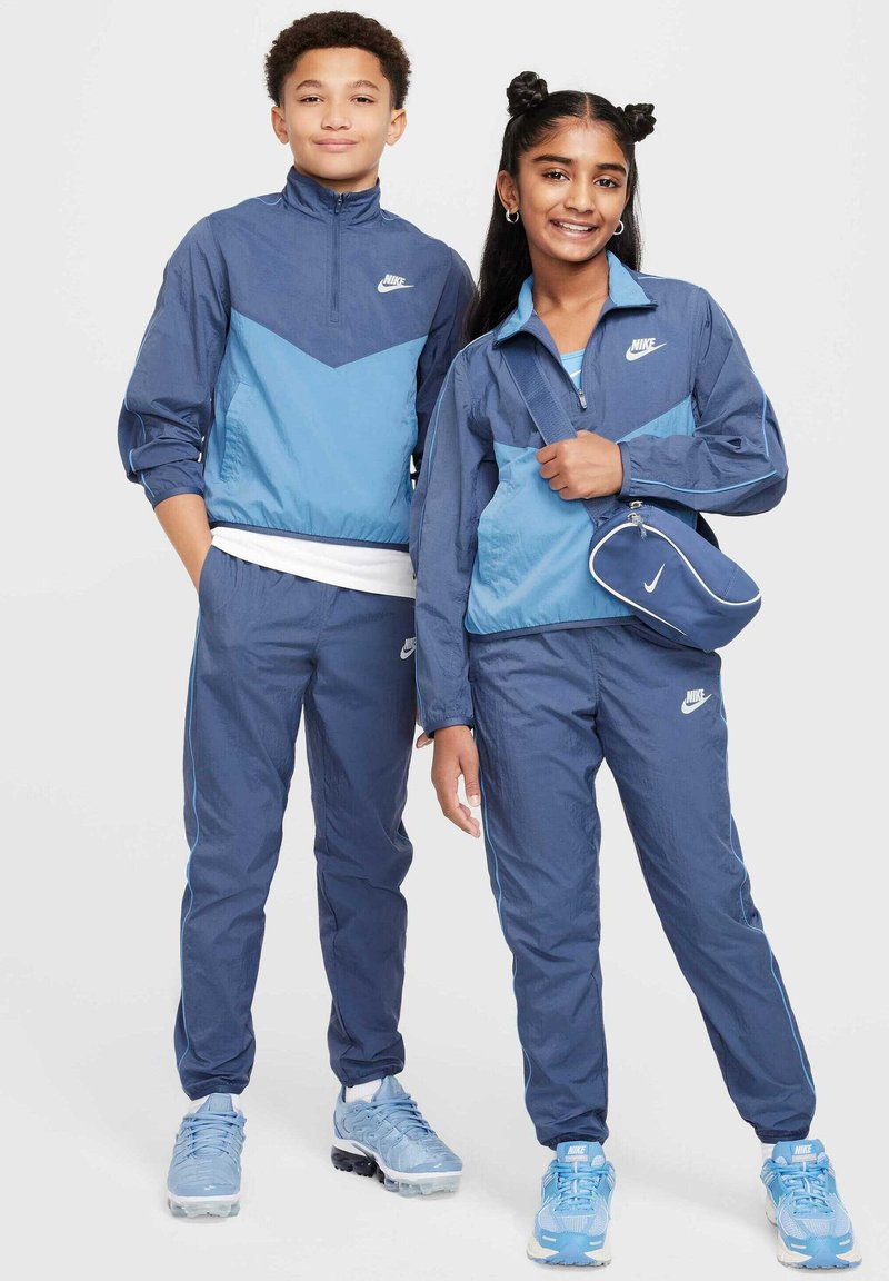 Nike Sportswear Trainingspak blauw Nike Sportswear Trainingspak blauw