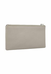 Portafoglio in pelle beige con un finish testurizzato, forma rettangolare e chiusura superiore con zip. Design semplice e funzionale.
