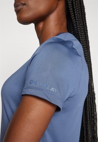 ONLY Play ONPSWEET TRAIN TEE - Základné tričko - vintage indigo tonal