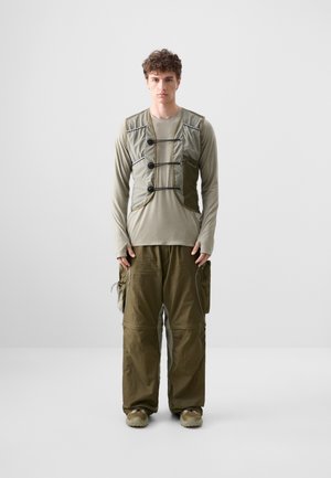LATITUDE FLIGHT VEST PONCHO 2-IN-1 - Waterproof jacket - army green