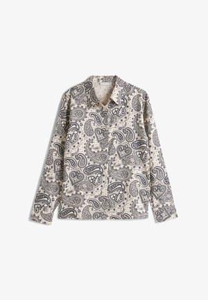 Vaalean beige pitkähihaisen paidan, jossa on musta ja valkoinen monimutkainen paisley-kuvio, levitetty kaulus ja napituksen etuosa.
