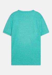 Turquoise T-shirt met korte mouwen van katoen, met een klassieke ronde hals en een gladde textuur, voorzien van stiksels rond de halslijn.
