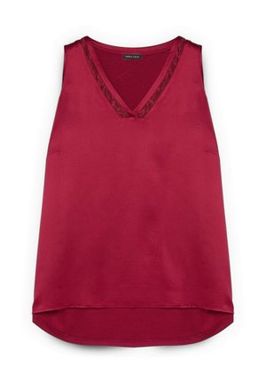 Blusa senza maniche in raso rosso scuro con scollo a V rifinito con pizzo dello stesso colore, orlo leggermente stondato con effetto high-low, senza motivi o loghi visibili.