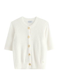 Kortærmet, hvid cardigan lavet af blødt stof med fem uregelmæssige guldknapper foran, med rund hals og tekstureret overflade.