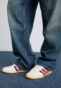 JAPAN UNISEX - Sneakers basse - off white/shadow red/orange tint