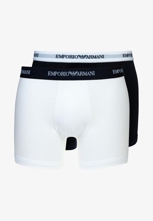 Două perechi de boxeri pentru bărbați: una albă și una neagră. Ambele au centuri elastice cu logo-ul "Emporio Armani" în culori contrastante.