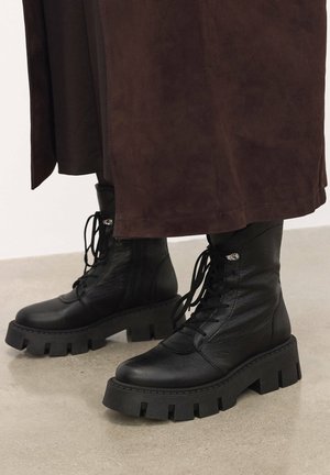 Botines con plataforma - black