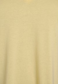 Zizzi KURZÄRMELIGES MIT V-AUSSCHNITT - T-shirt - bas - sunlight