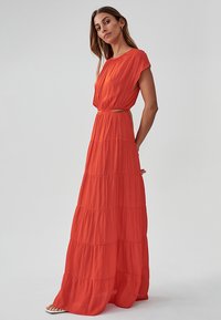 THE FATED TERISA - Vestito lungo - coral