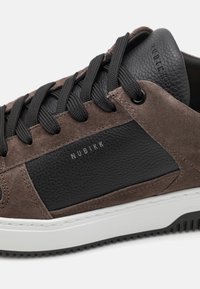 Nubikk BASKET COURT - Sapatilhas - dark grey/black