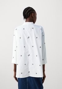 ONLY ONLNEW LINA GRACE - Bluza z gumbi - bright white/black