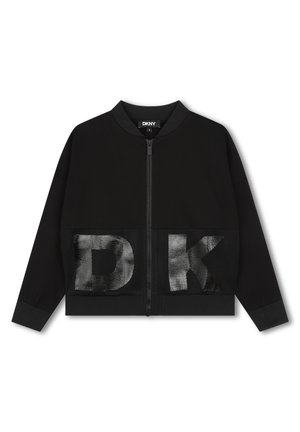 Veste bomber noire avec fermeture éclair, poignets côtelés et panneau en maille texturé sur lequel est imprimé en lettres majuscules "DKNY".