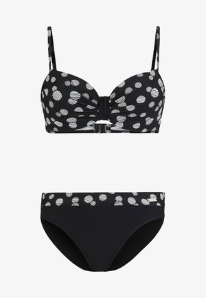 Schwarzes Bikini-Set mit einem gemusterten Oberteil mit weißen Punkten, einem Front-Twist-Design und passendem Unterteil mit einem gepunkteten Taillenbund.
