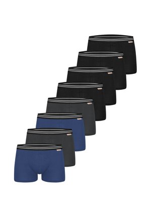 Siedem par męskich bokserek w kolorze czarnym, granatowym i ciemnoszarym, ułożonych ukośnie z paskami w paski i małymi logo.