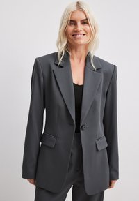 NA-KD Cappotto corto - grey