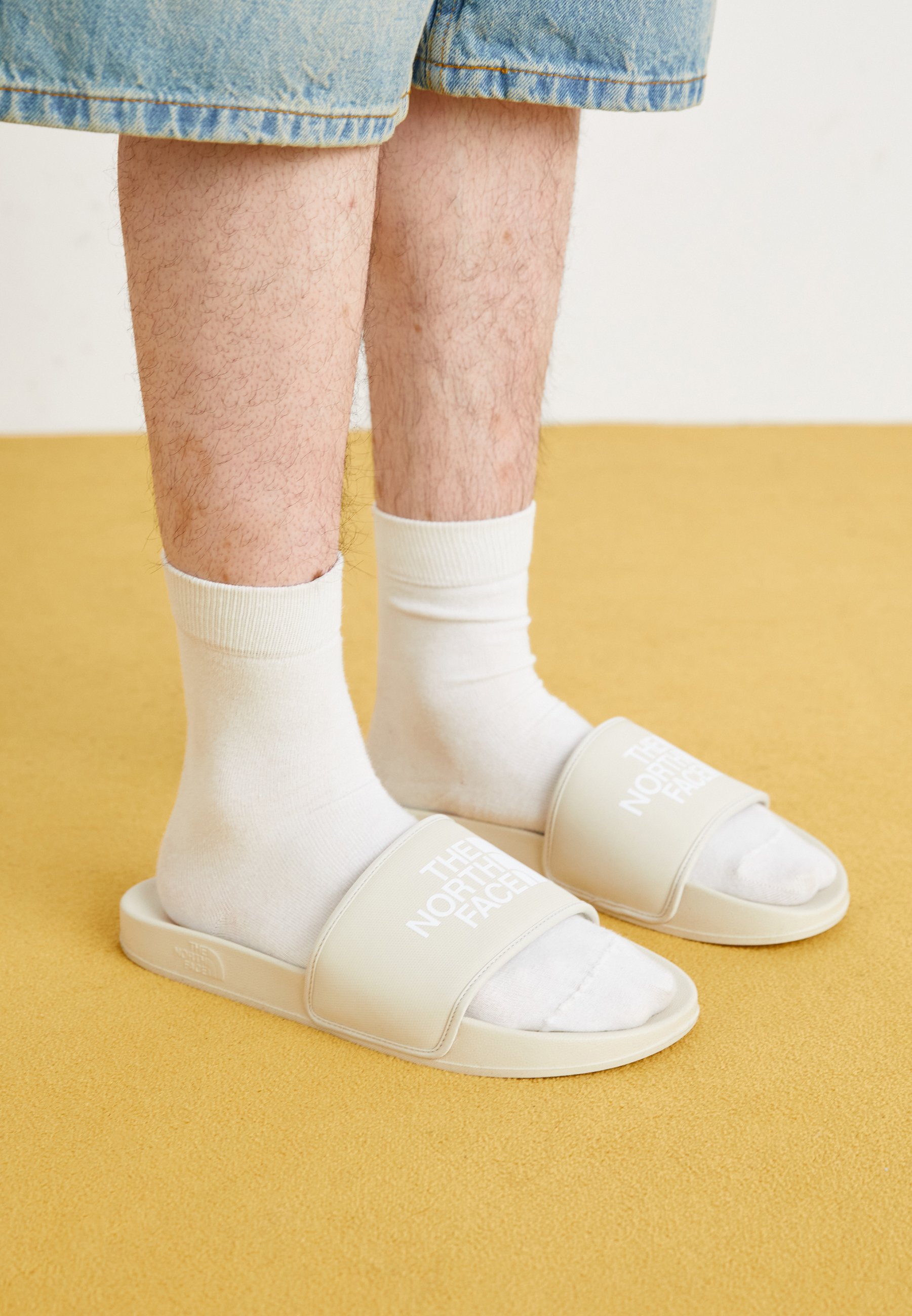 ★THE NORTH FACE★ Basic Slide BEIGE NS81R13C The North Face - BASE CAMP SLIDES III (NF0A4T2SZ1P)