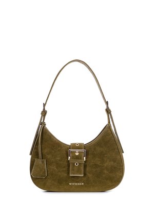Borsa a tracolla in camoscio verde oliva con forma curva, cinturino frontale con fibbia e nome del marchio Wittchen in oro nella parte inferiore anteriore.