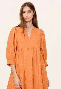 Odd Molly TUESDAY AT LUNCH - Velika haljina - golden ochre