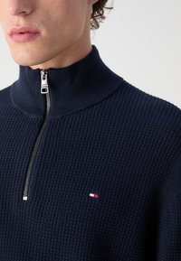 Tommy Hilfiger STRUCTURE ZIP MOCK - Jumper - blau