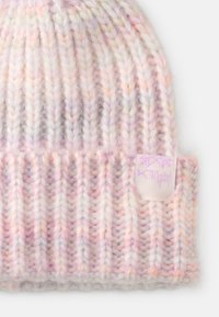 Knit beanie in pastel colors, featuring a ribbed texture and a folded cuff. Includes a fabric label with logo in light purple.