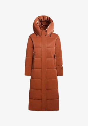 Kurtka puchowa w rdzawej pomarańczy z wysokim kołnierzem i oversize'owym kapturem. Posiada gładką, błyszczącą fakturę oraz zapinane na zamek boczne kieszenie. Długa długość.