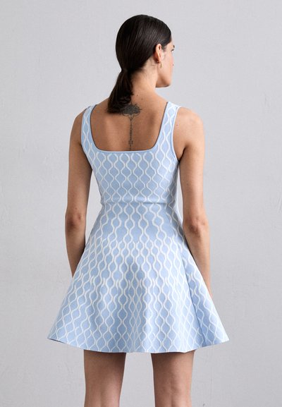 Maje RUSSEL - Rochie cocktail/Rochie petrecere - blue/white