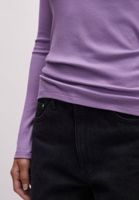 EDITED INOA - Longsleeve - lila