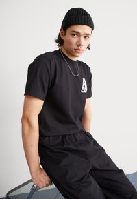 HUF HALLOWS TEE - Camiseta estampada - black