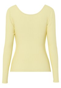 Langærmet, ribstrikket, sart gul tætsiddende top med en bred rund halsudskæring.