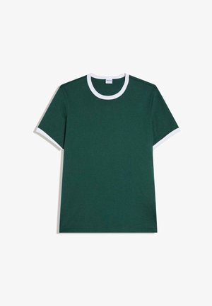 Temno zelena kratka majica s kratkimi rokavi z belim robom na ovratniku in robovih rokavov, položena ravno na belem ozadju.