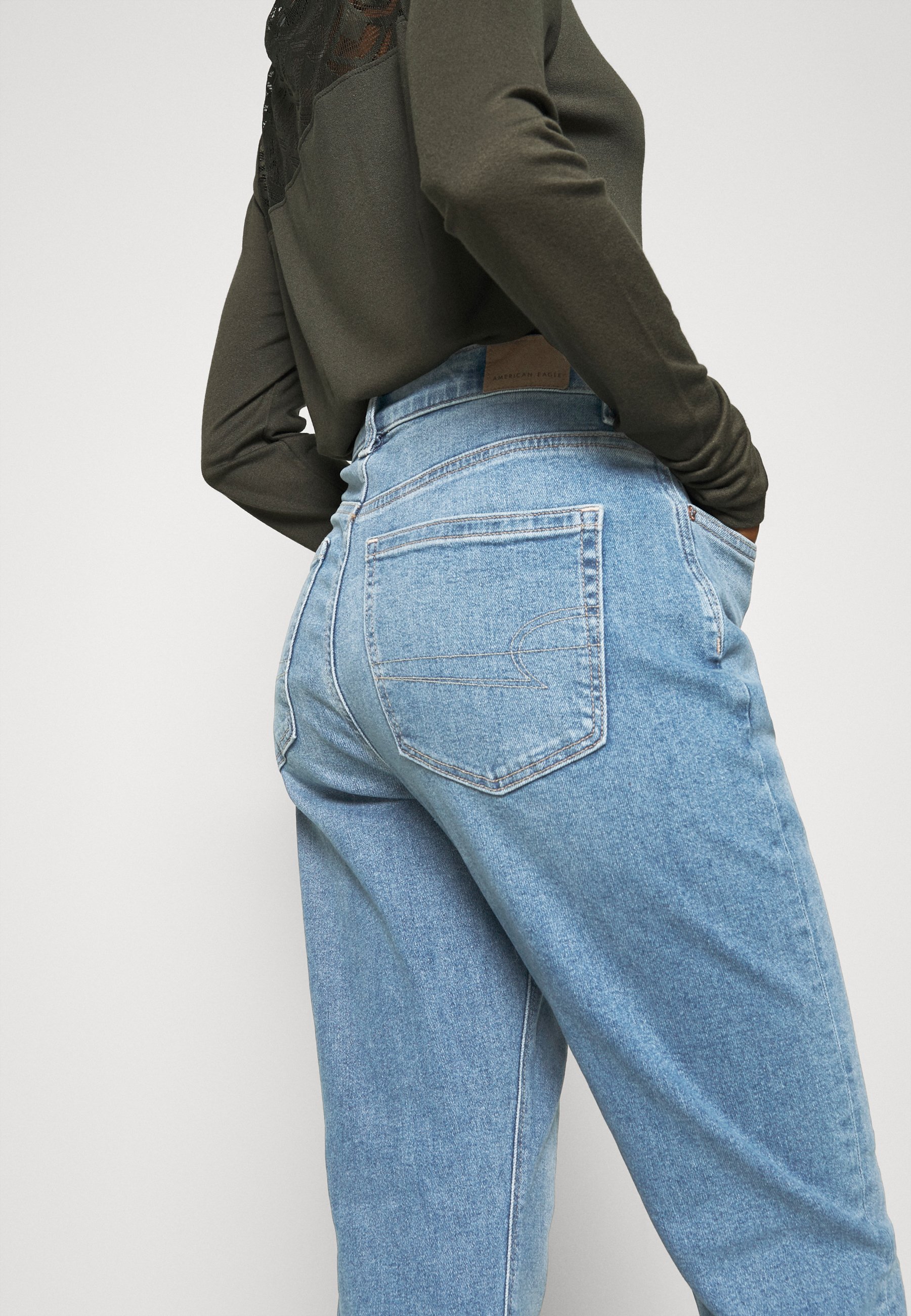 American Eagle MOM JEANS - Prigludę 