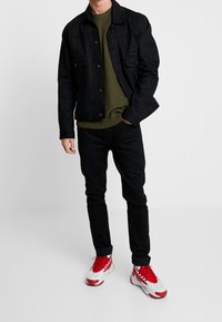 YOURTURN Stickad tröja - olive