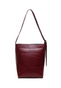 Sac à bandoulière en cuir bordeaux avec une texture lisse, une sangle réglable et une poche avant ornée de détails de couture subtils.