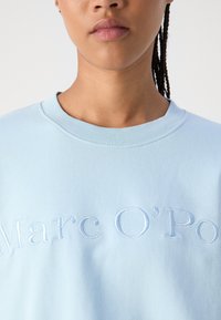 Marc O'Polo LOGO EMBROIDERY AT FRONT - Mikina - morning sky