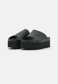 Monki Pantofle - black