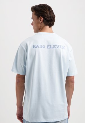 HANG ELEVEN Print T-shirt - light blue